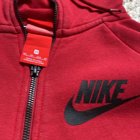 Womens Nike sz Xs red hoodie w logo on front zip up - Picture 3 of 5